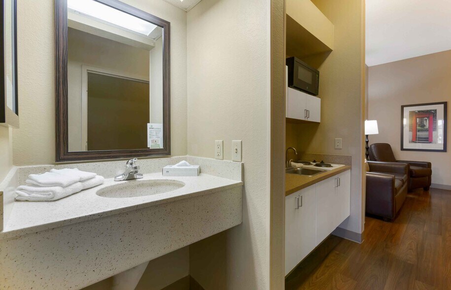 Building Photo - Furnished Studio-Findlay - Tiffin Avenue