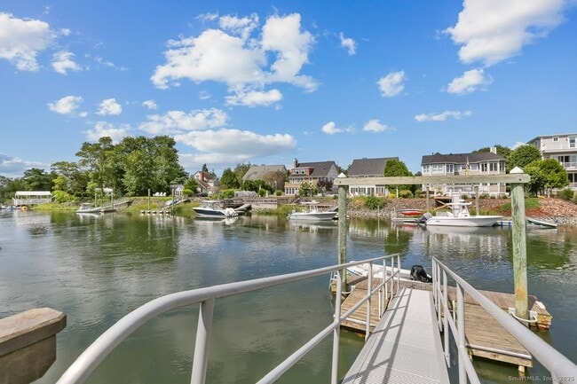 Building Photo - 1810 Fairfield Beach Rd