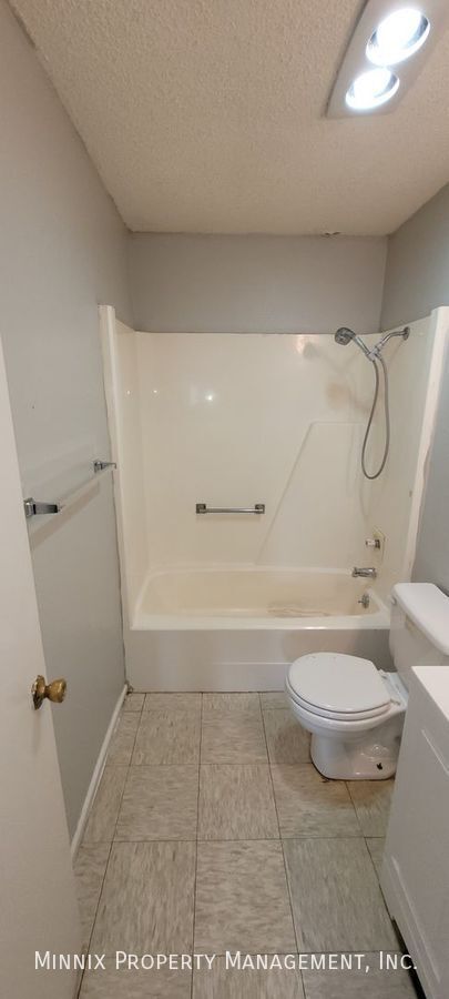 Building Photo - 636 S Crosby St