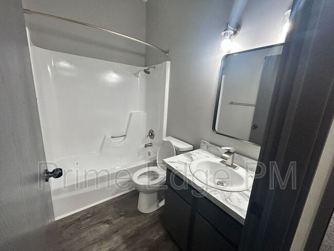 Building Photo - 1721 Ridgehaven Ct