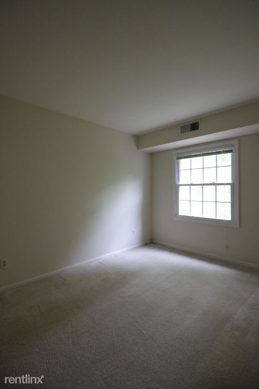 Building Photo - 5907 Noblestown Rd