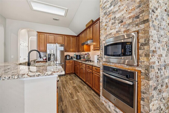 Building Photo - 2112 Bandera Path