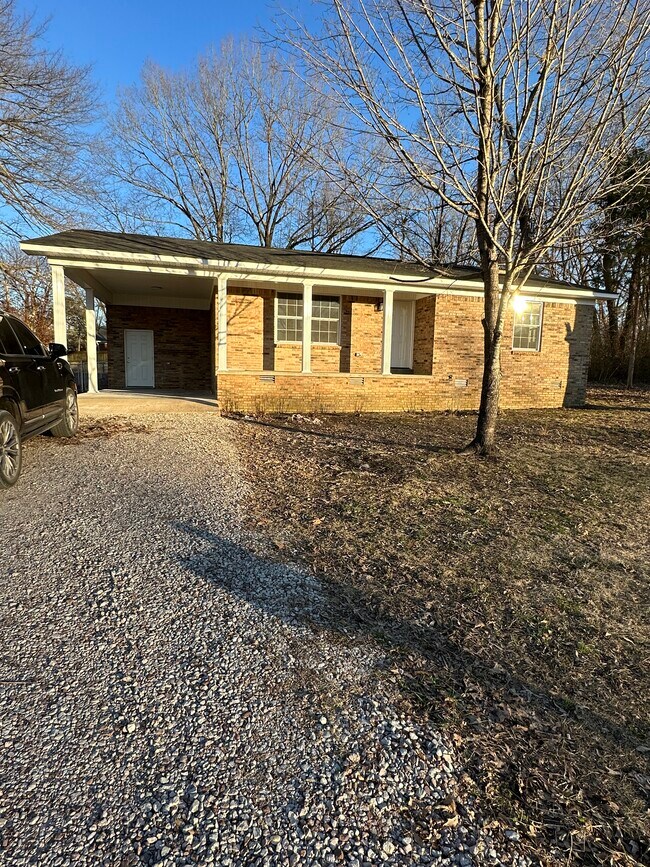 3br, 1 ba, brick, fenced yard, outside sto... 205 Harrison St S