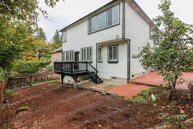 Building Photo - 16107 SE Bybee Ct