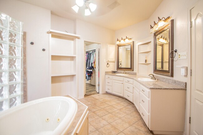 Building Photo - 5402 158th St