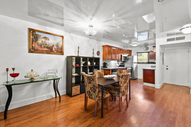 Building Photo - 3605 S Ocean Blvd