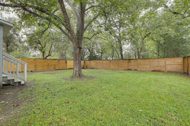 Building Photo - 3523 Bain St