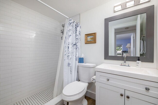Building Photo - 18081 SE Country Club Dr