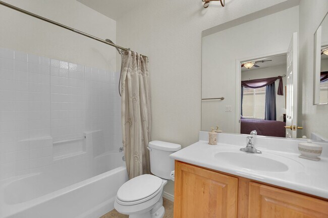 Building Photo - 875 Chaste Ct