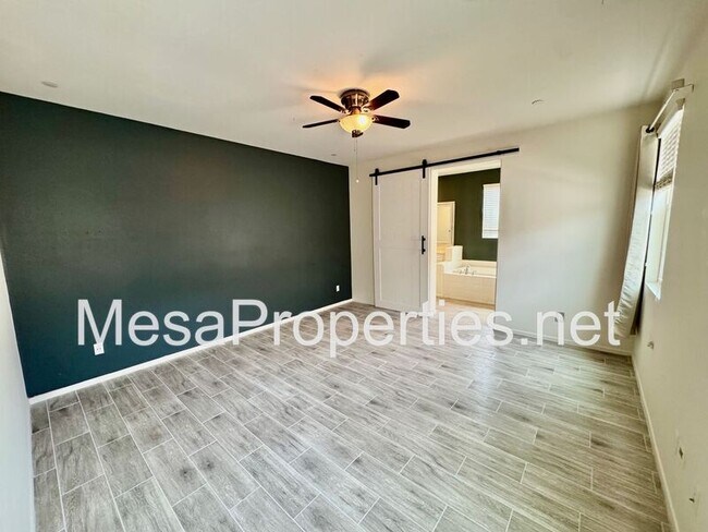 Building Photo - 3134 E La Avenida Dr