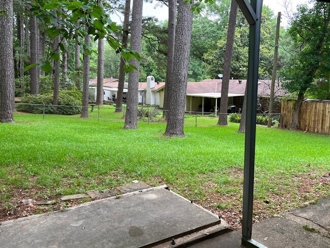 Building Photo - 3 Bedroom, 1 Bath