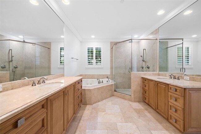 Building Photo - 218 NE 15th Ave