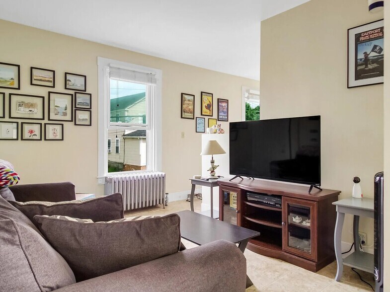 Building Photo - 14 Swan St