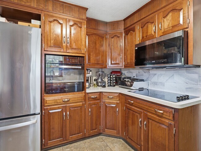 Building Photo - 173 Colonial Dr