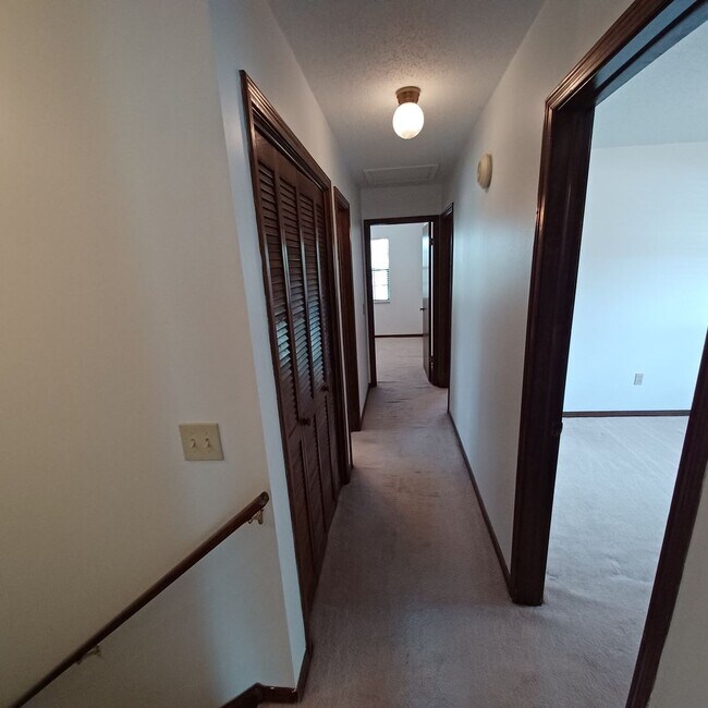 Building Photo - 2295 Foxwood Dr