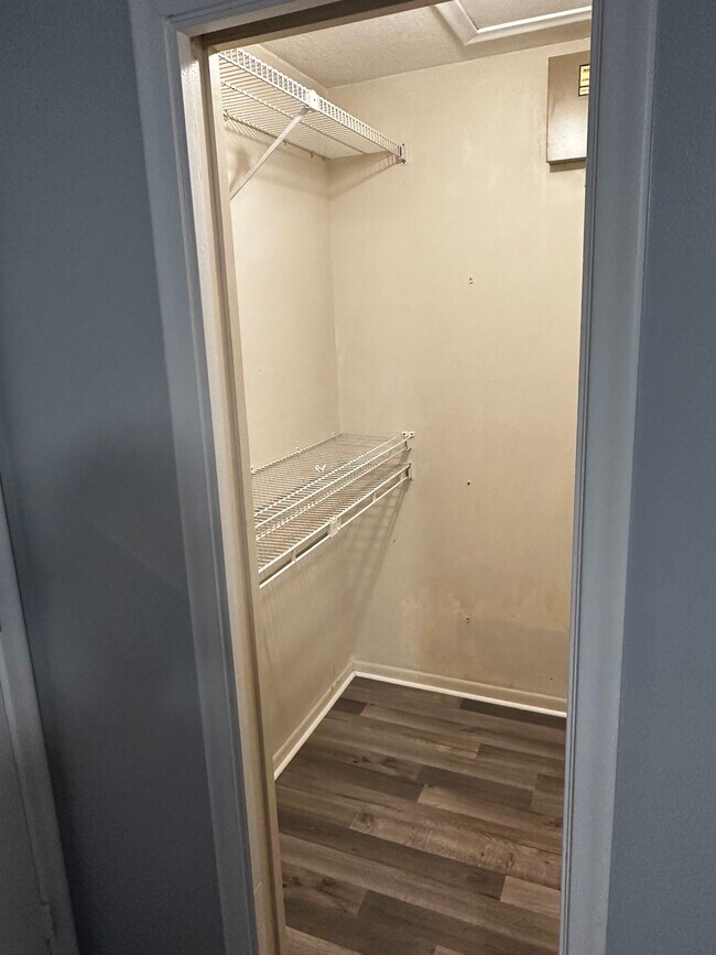 Building Photo - 3817 Arelia Dr S