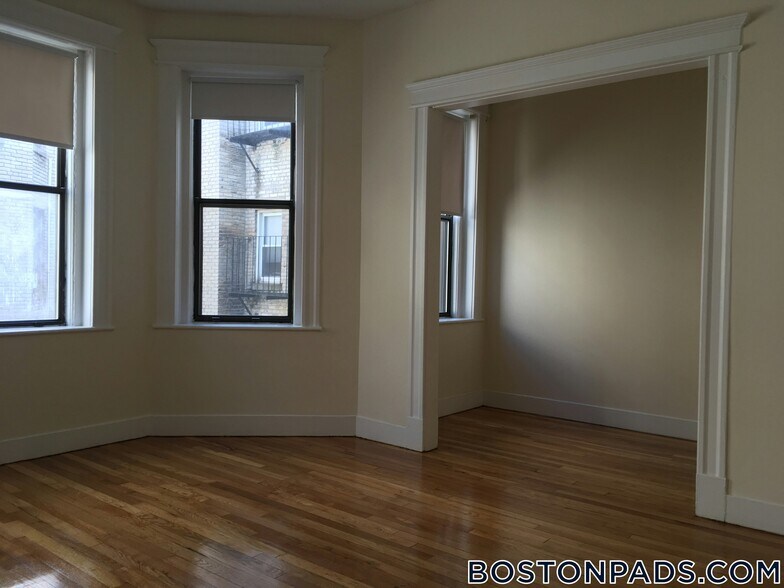 Building Photo - 1144 Commonwealth Ave