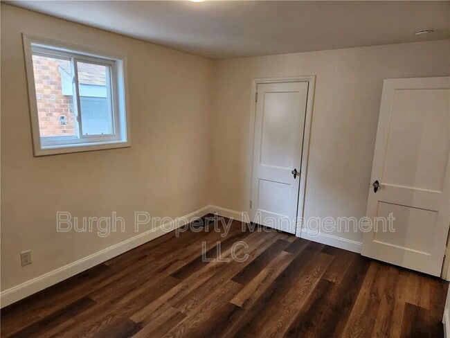 Building Photo - 331 Redwood St