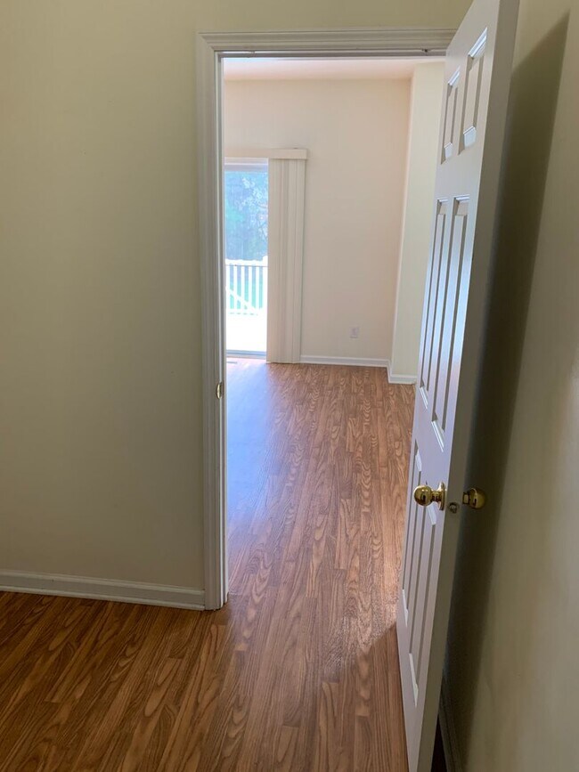 Building Photo - Beautiful Single Family For Rent NOW! Must...