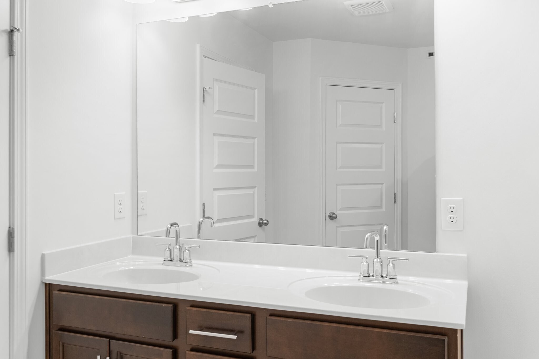 Building Photo - 5338 Bellflower Hls