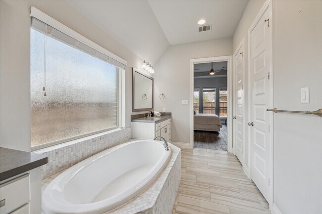 Building Photo - 16503 Whiteoak Canyon Dr