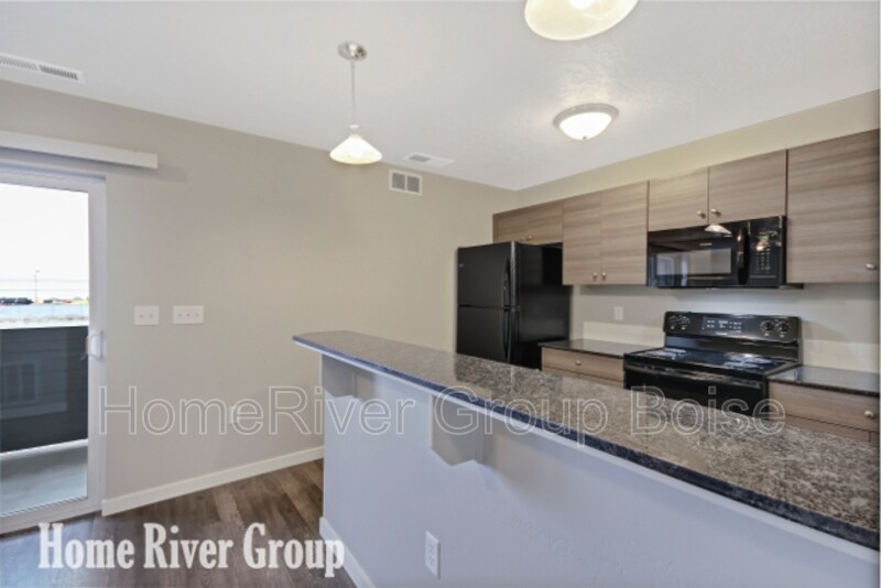 Building Photo - 1340 S Edgewater Cir