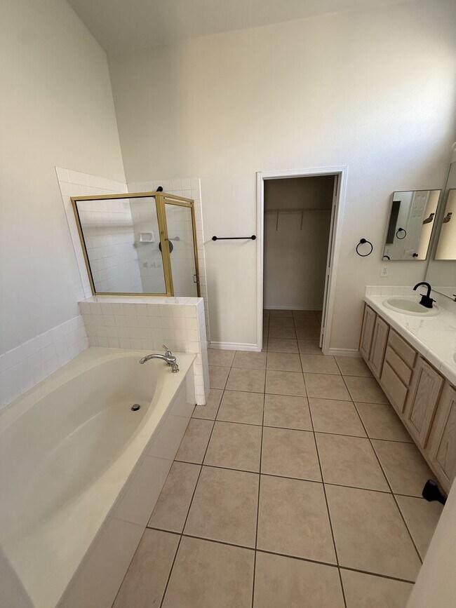 Building Photo - 8960 Tumbling Pebble Way
