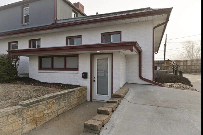 Building Photo - 5519 NW Radial Hwy