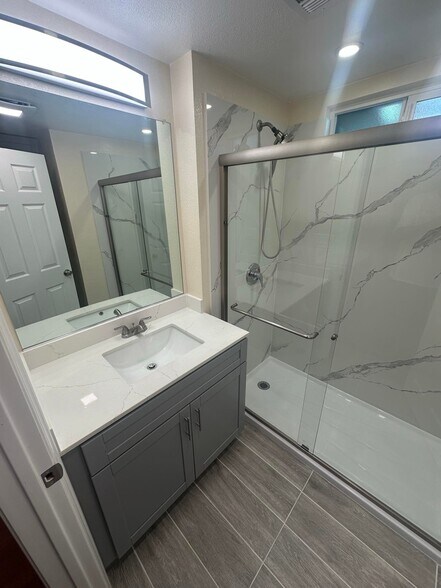 Building Photo - 4027 Fullington St