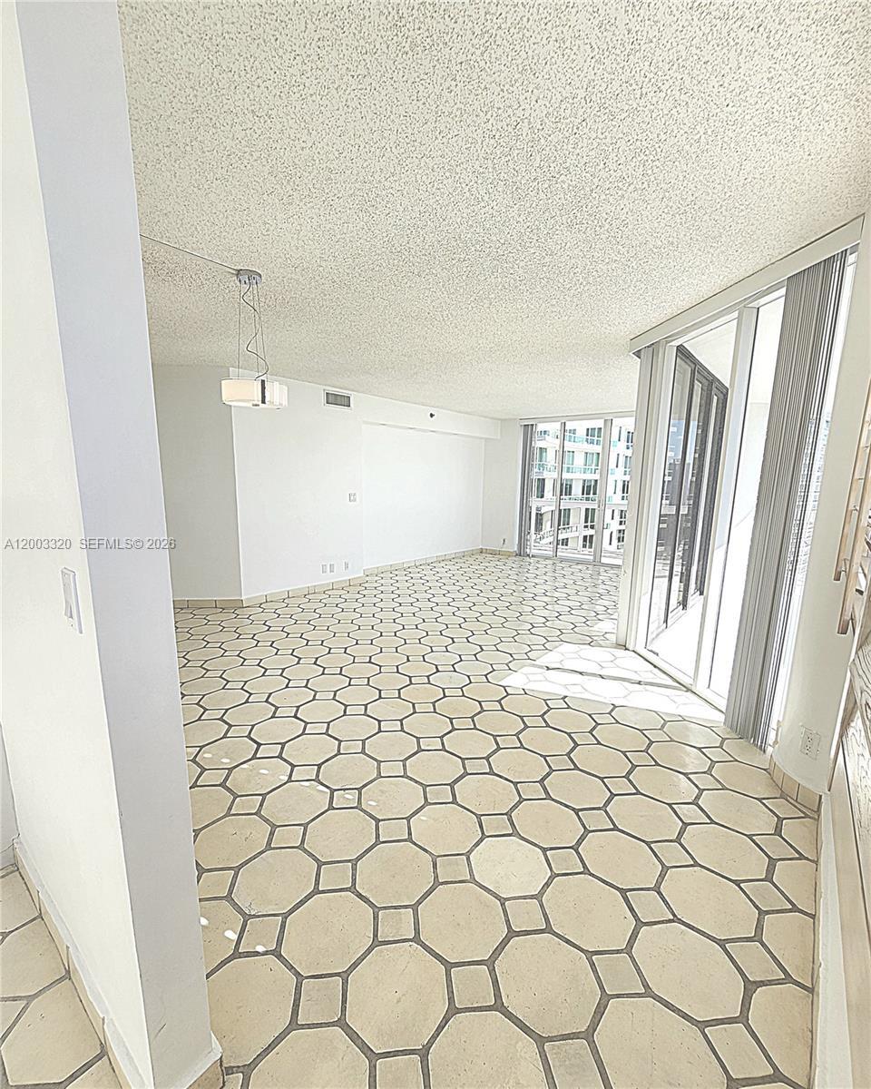 Building Photo - 20185 E Country Club Dr