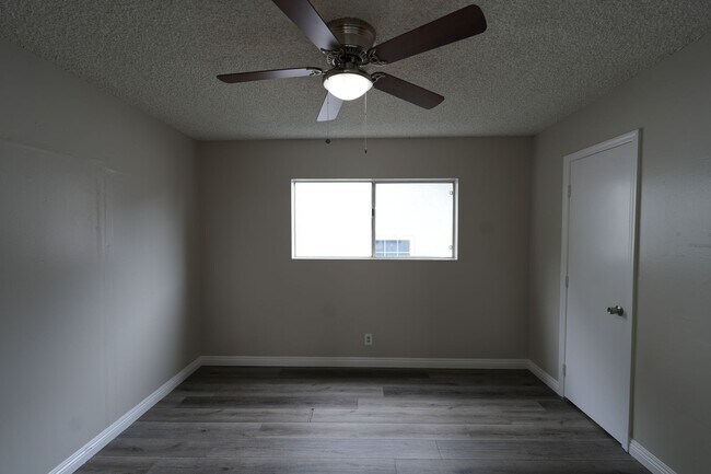 Building Photo - 440 RAYVON