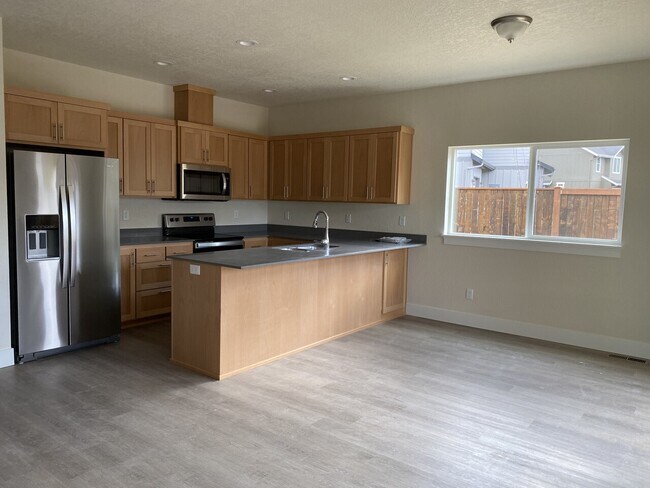 Building Photo - Ross Lane Triplex