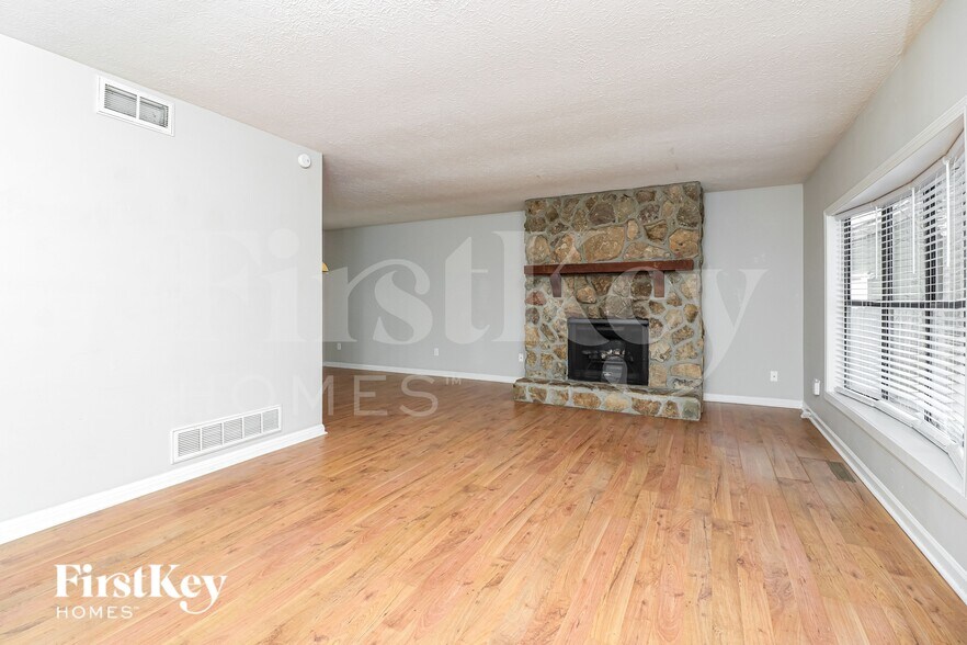 Building Photo - 1006 Hicksmil Ct SW