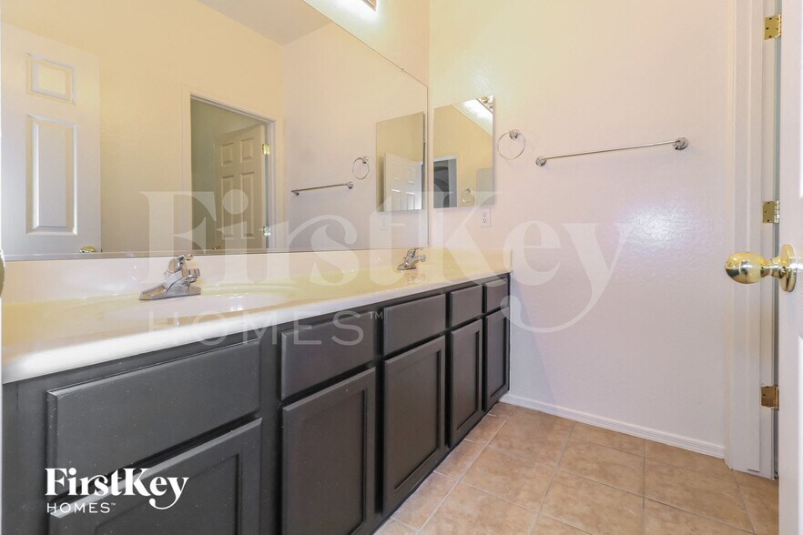 Building Photo - 22191 W Shadow Dr