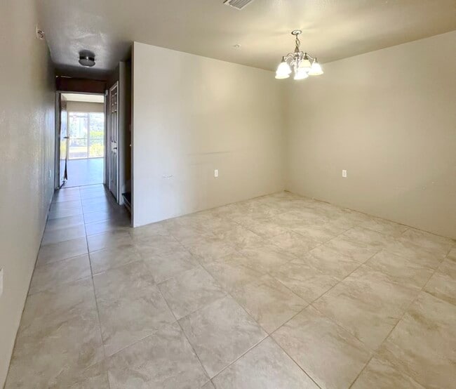 Building Photo - 9063 Gervais Cir