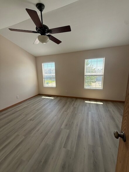 Building Photo - 757 Bayles Dr