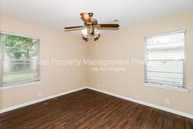 Building Photo - 6910 Cole Creek Dr