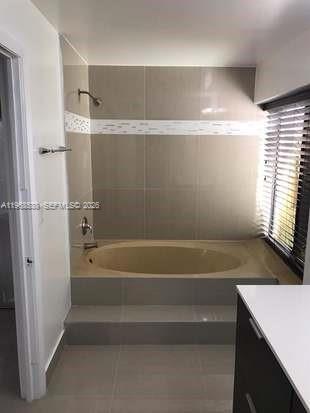 Building Photo - 637 Executive Center Dr