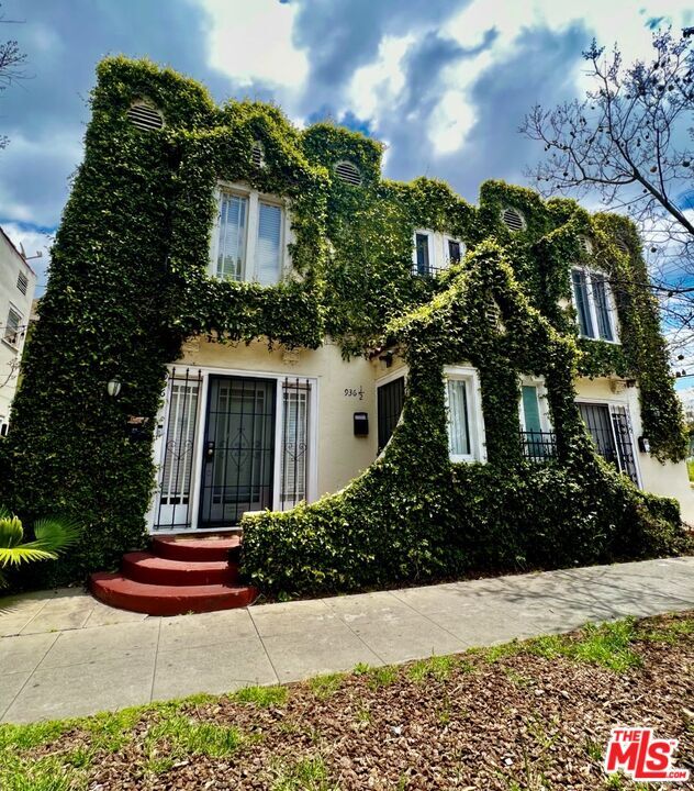 Building Photo - 936 S Berendo St