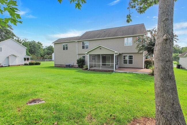 Building Photo - Large 3 bedroom with BONUS room!