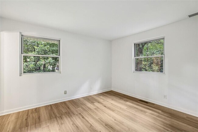 Building Photo - 3705 Donaldson Dr NE
