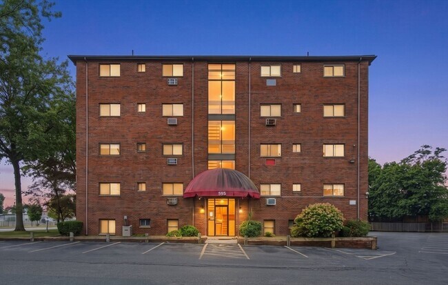 Building Photo - 595 Revere Beach Pkwy