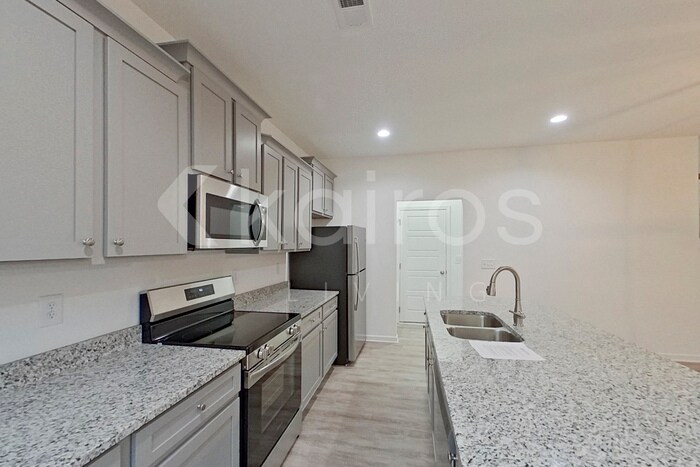 Building Photo - 118 English Oak Ln