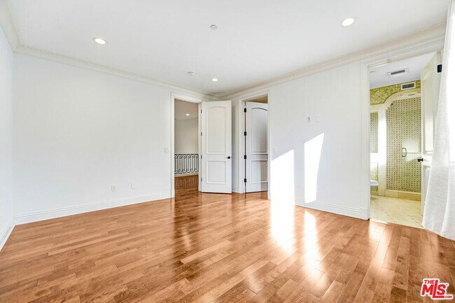 Building Photo - 219 S Willaman Dr