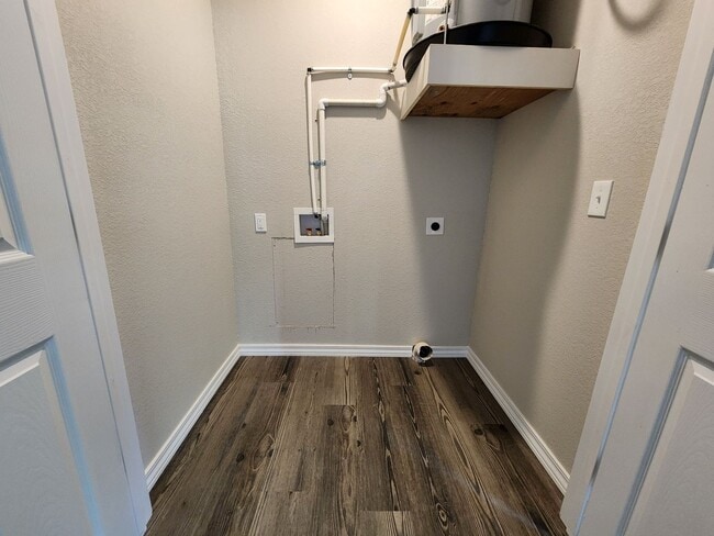 Building Photo - Spacious 2-Bedroom, 1-Bathroom Home AVAILA...