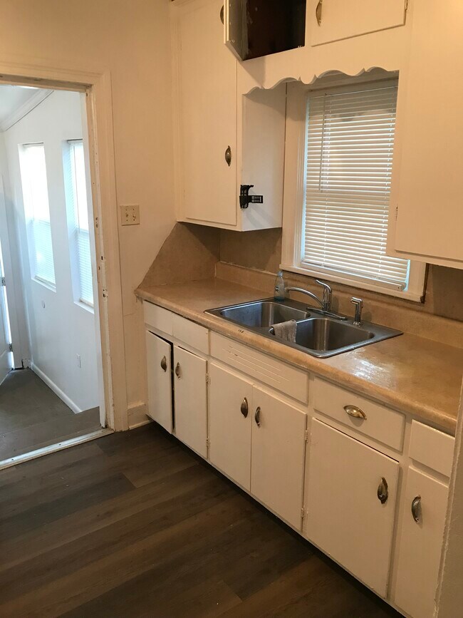 1102 E Elm St 1102 E Elm St Goldsboro NC 27530 Apartment Finder