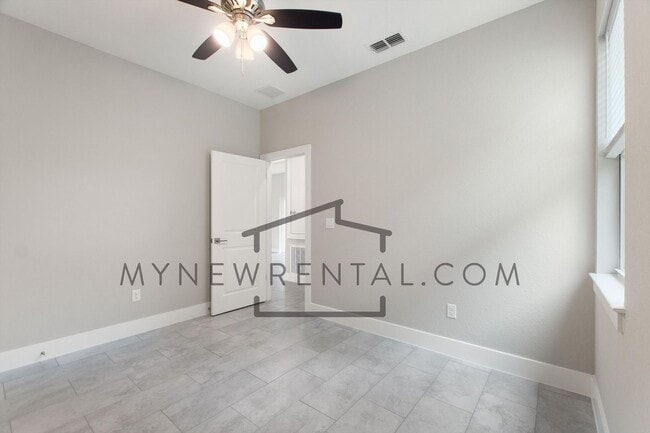 Building Photo - ONE MONTH FREE RENT! Modern, energy effici...