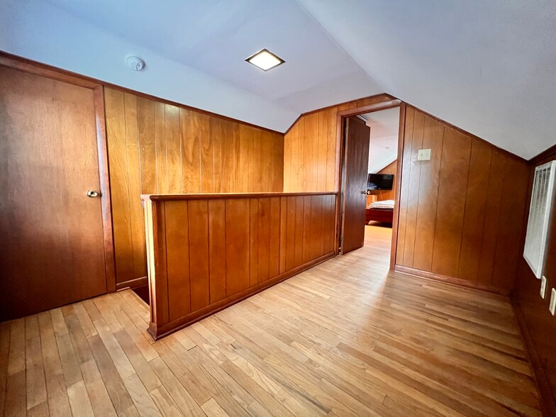 Second floor adjoining room with an additional closet & sitting area - 324 Woodland View Dr
