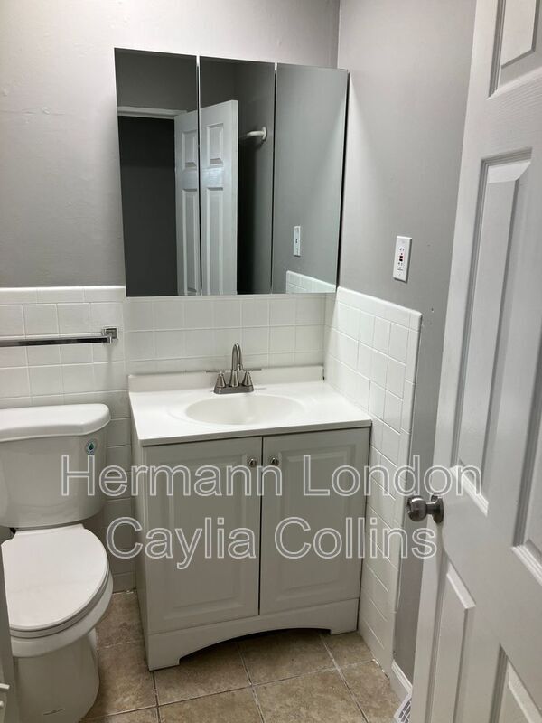 Building Photo - 11016 Saginaw Dr