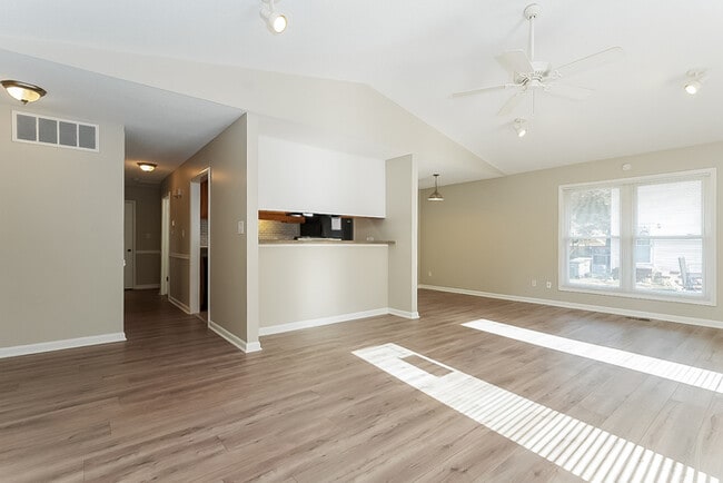 Building Photo - 5104 Holly Ridge Rd